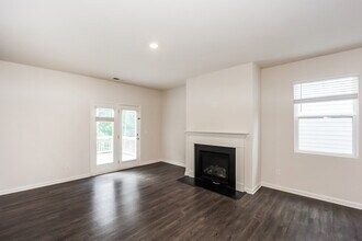 1101 Shadow Glen Dr in Fairburn, GA - Building Photo - Building Photo