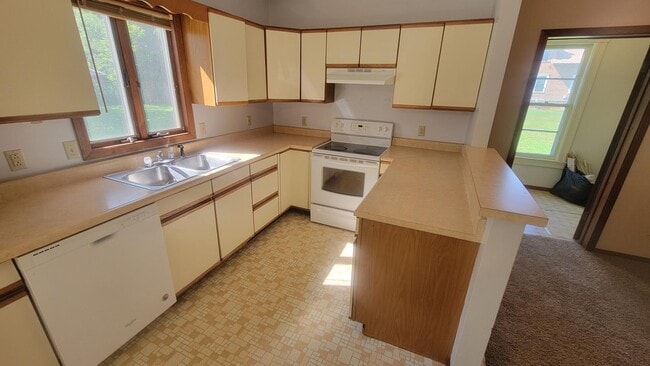 410 Cottage Ave in Vermillion, SD - Building Photo - Building Photo