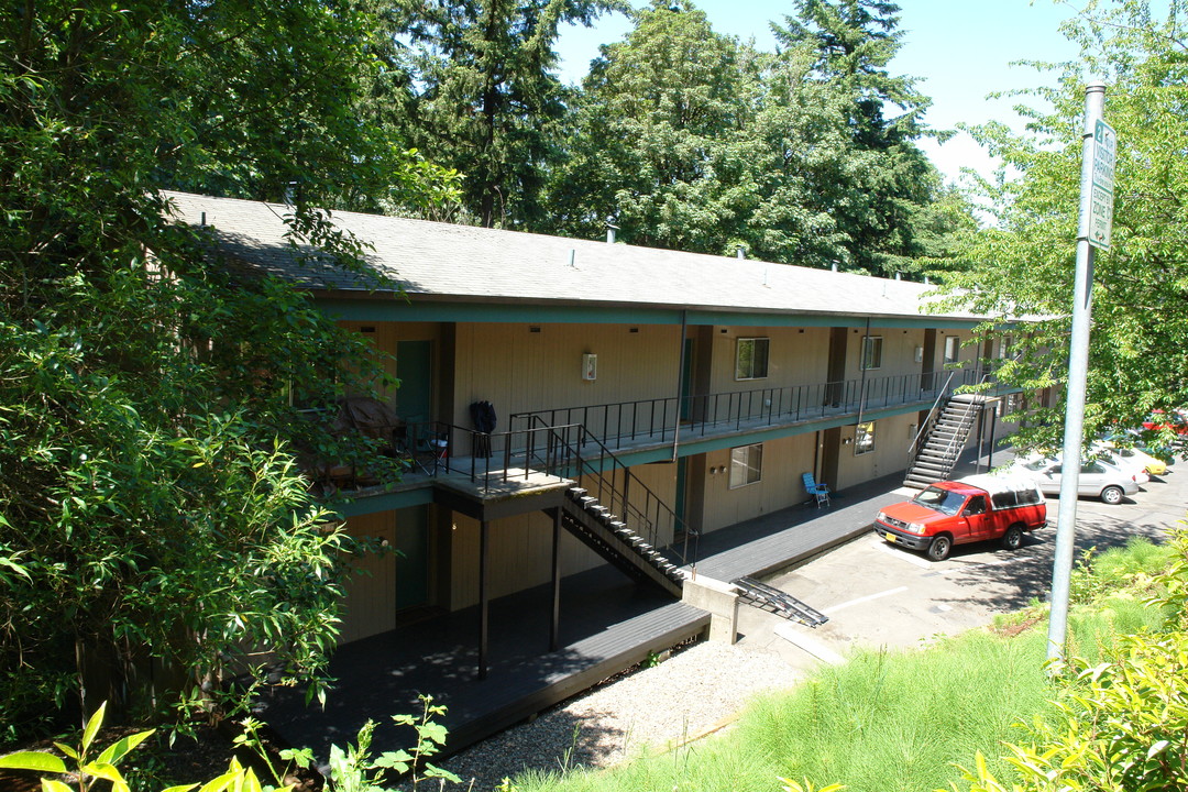 Forrest View Apartments in Portland, OR - Foto de edificio
