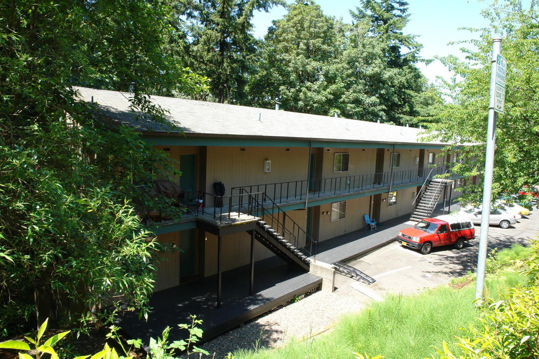 Forrest View Apartments in Portland, OR - Building Photo