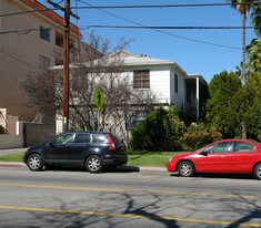 12401-12403 Magnolia Blvd Apartamentos