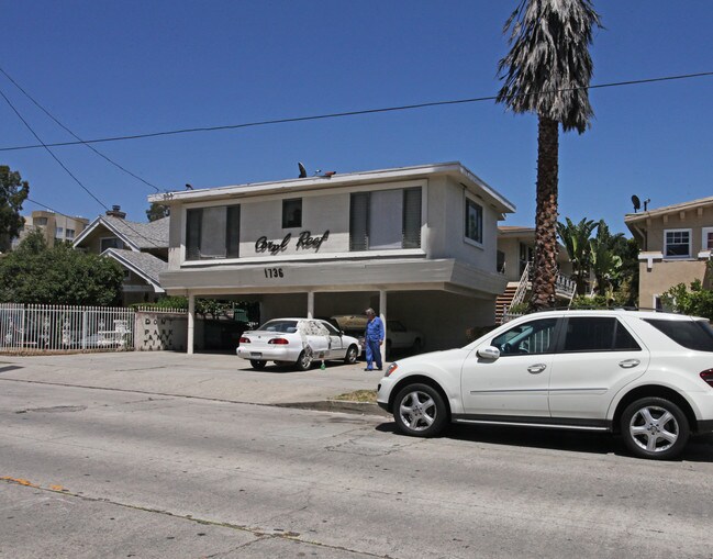 1736 N Normandie Ave in Los Angeles, CA - Foto de edificio - Building Photo