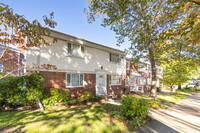 Street in Bayside, NY - Foto de edificio - Building Photo