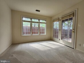 4020 Heatherstone Ct in Fairfax, VA - Foto de edificio - Building Photo