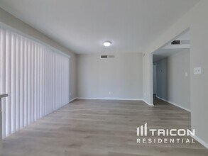 3827 W Gelding Dr in Phoenix, AZ - Building Photo - Building Photo