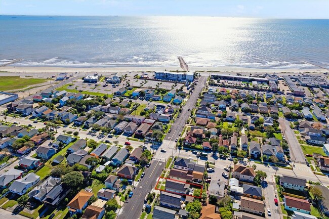 2411 37th St in Galveston, TX - Building Photo - Building Photo