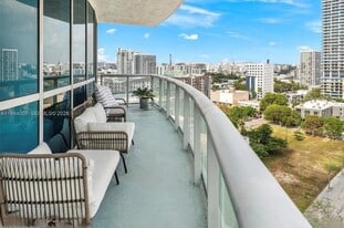 480 NE 30th St, Unit 1607 in Miami, FL - Building Photo