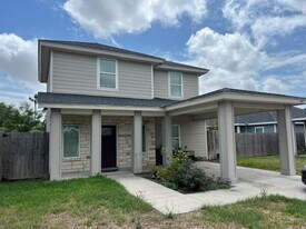 1107 E Kenedy Ave in Kingsville, TX - Building Photo
