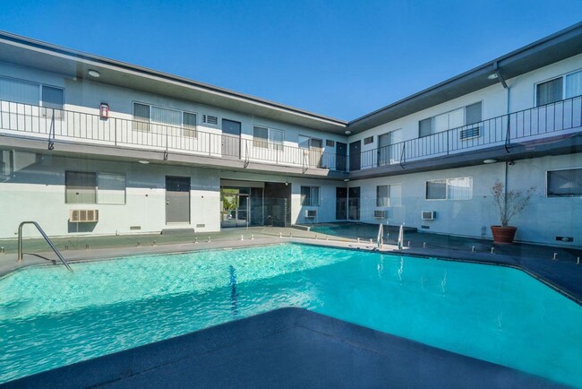 Chateau 16700 Devonshire Apartments, LLC in Granada Hills, CA - Building Photo - Building Photo