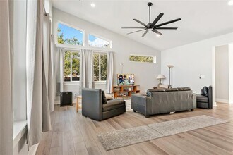 300 Summit Ridge Dr N in Lago Vista, TX - Building Photo - Building Photo