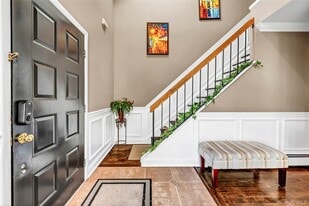 8 Fawn Ridge in Millwood, NY - Building Photo