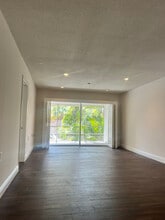 1900 S Kanner Hwy, Unit 1-203 in Stuart, FL - Foto de edificio - Building Photo