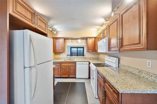 2157 NW 37th Ave in Coconut Creek, FL - Building Photo - Building Photo