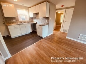 8153 S Colfax Ave in Chicago, IL - Building Photo - Building Photo