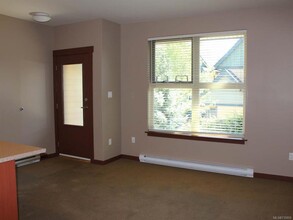 1406 Jingle Pot Rd in Nanaimo, BC - Building Photo - Building Photo