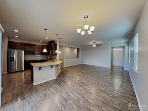 932 Avondale Dr in Clayton, NC - Foto de edificio - Building Photo