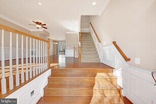 42726 Tunstall Terrace in Ashburn, VA - Building Photo