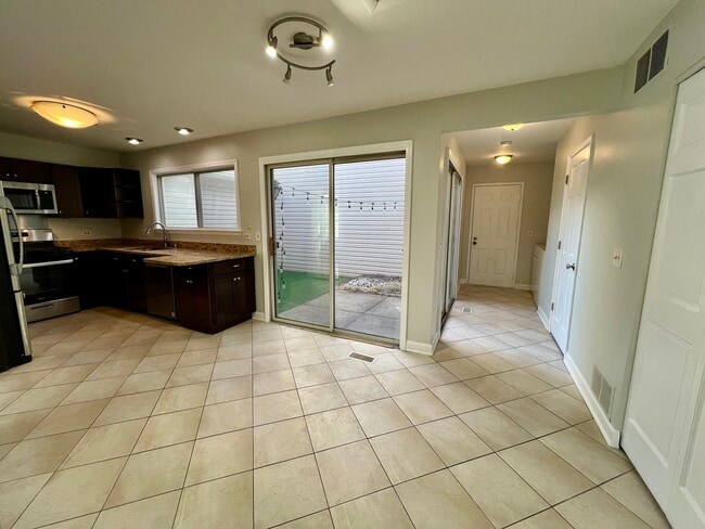 645 Le Parc Cir in Buffalo Grove, IL - Building Photo - Building Photo