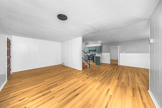 126 NE Angus St in Lawton, OK - Building Photo - Building Photo