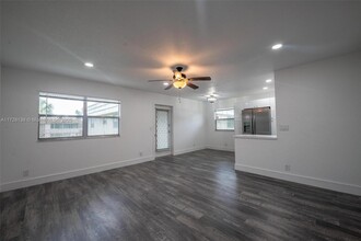 89 Brittany B in Delray Beach, FL - Foto de edificio - Building Photo