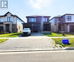 20 Welch Ct in St Thomas, ON - Building Photo