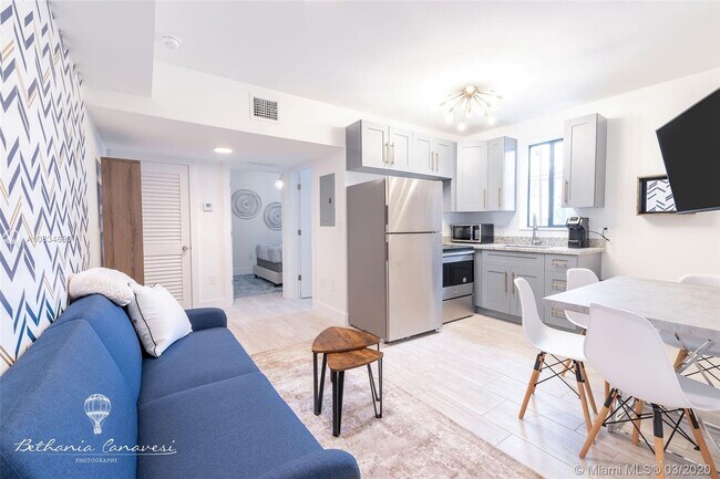 2158 SW 14th Terrace-Unit -204 in Miami, FL - Building Photo - Building Photo