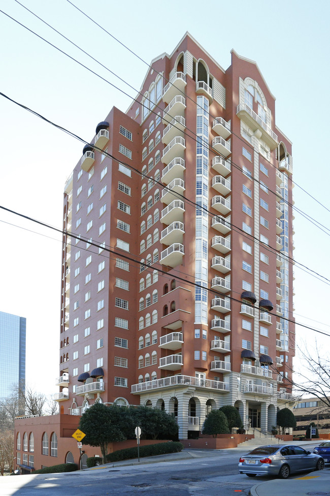 The Villa at Buckhead Heights in Atlanta, GA - Foto de edificio - Building Photo