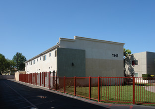 1944 E Wilson Ave in Orange, CA - Building Photo - Building Photo