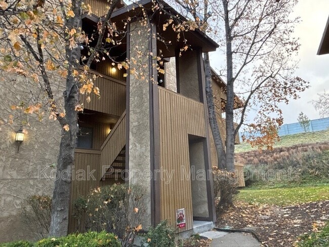 property at 9175 S Jefferson Pl