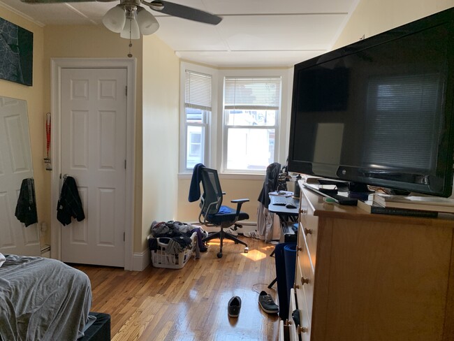 41 Cross St, Unit A in Somerville, MA - Building Photo - Building Photo