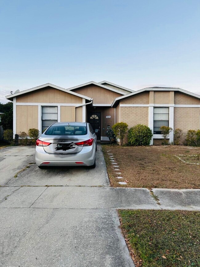 property at 1424 Vinetree Dr