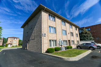 10415 Mayfield Ave in Oak Lawn, IL - Building Photo - Building Photo