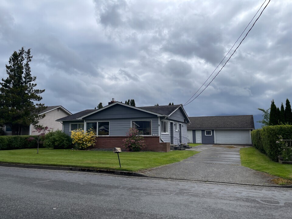 217 S Washington St in Everson, WA - Building Photo