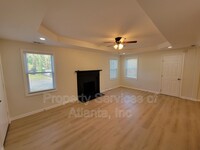 1346 Lorenzo Dr SW in Atlanta, GA - Foto de edificio - Building Photo