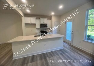 124 Wildflower Cir in Clayton, NC - Building Photo - Building Photo