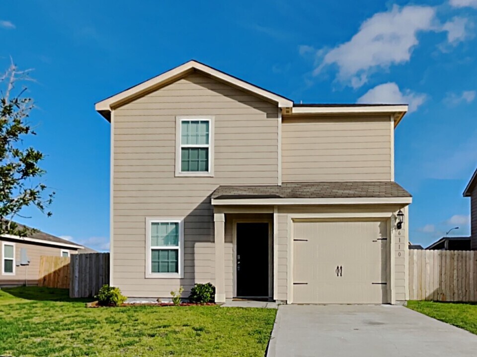 6110 Coral Cv Rd in Baytown, TX - Building Photo