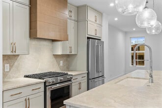 201 New St in Decatur, GA - Foto de edificio - Building Photo