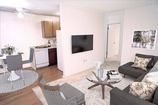 Varsity Square in Bowling Green, OH - Building Photo