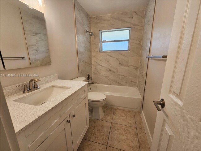 2513 Hayes St in Hollywood, FL - Building Photo - Building Photo