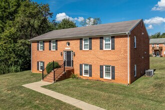 Cardinal's Crest Apartments in Lynchburg, VA - Building Photo - Building Photo
