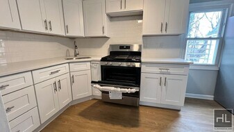 NORTH BURGHER AVENUE in Staten Island, NY - Building Photo