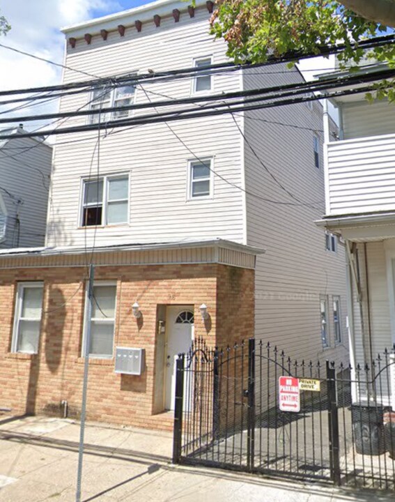 98 Garside St in Newark, NJ - Building Photo