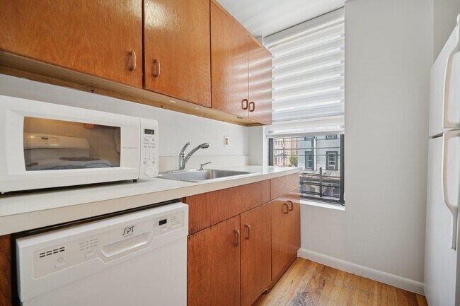 236 Newark Ave in Jersey City, NJ - Building Photo - Building Photo