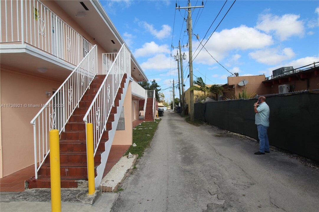 23 W 13th St in Hialeah, FL - Building Photo