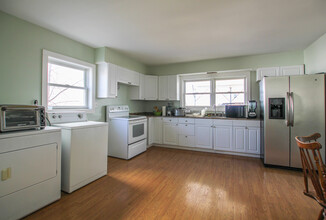 44 Horton St, Unit A in Stamford, CT - Foto de edificio - Building Photo