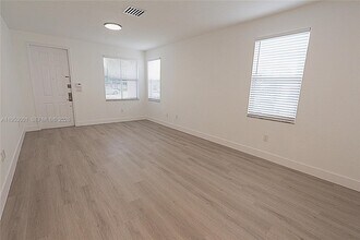 14928 SW 40th St in Miami, FL - Building Photo - Building Photo