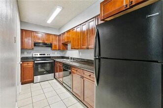 241 Helen St in Terrytown, LA - Foto de edificio - Building Photo