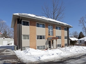 46 Meadowview Ave in Guelph, ON - Building Photo