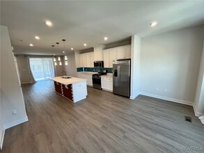 14107 Millpointe Rd in Midlothian, VA - Foto de edificio - Building Photo