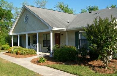 Holly Tree Manor in Holly Hill, SC - Building Photo